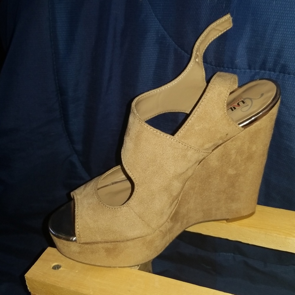 Suede Kenneth Cole wedges